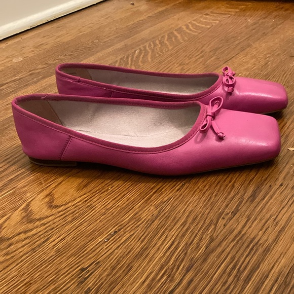 Vince Camuto Shoes - VINCE CAMUTO Fuchsia Square-toe Ballet Flats with Bows 🎀
